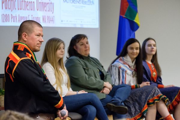 image-2018-03-15(1) Collaborative learning with and from Indigenous peoples is central to NAIS. Here a student and alumni panel is discussing Sámi film, moderated by Professor Storfjell.